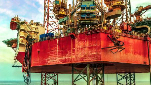 V dubnu 2026 zaznamenaly ceny ropy další růst