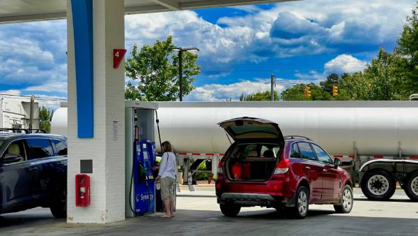 Ministerstvo financí zveřejní maximální ceny paliv v Česku