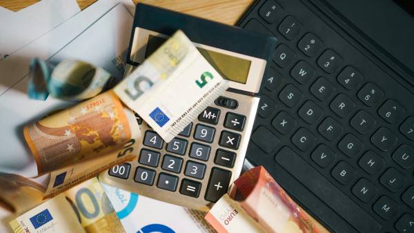 Firemní výdaje v Česku v únoru 2026 meziročně stouply