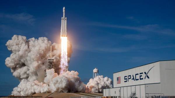 Muskova SpaceX v roce 2025 vykázala ztrátu 5 miliard dolarů